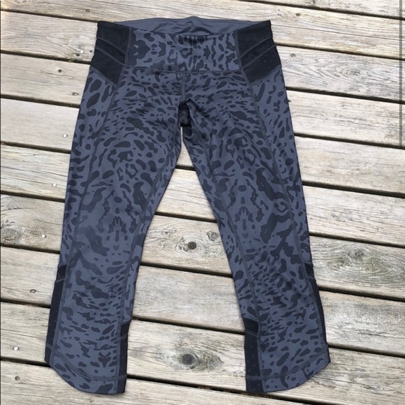 EUC- LULULEMON “Just Breathe Crop” - Animal Swirl: Deep Coal Light/Black - Picture 2 of 7